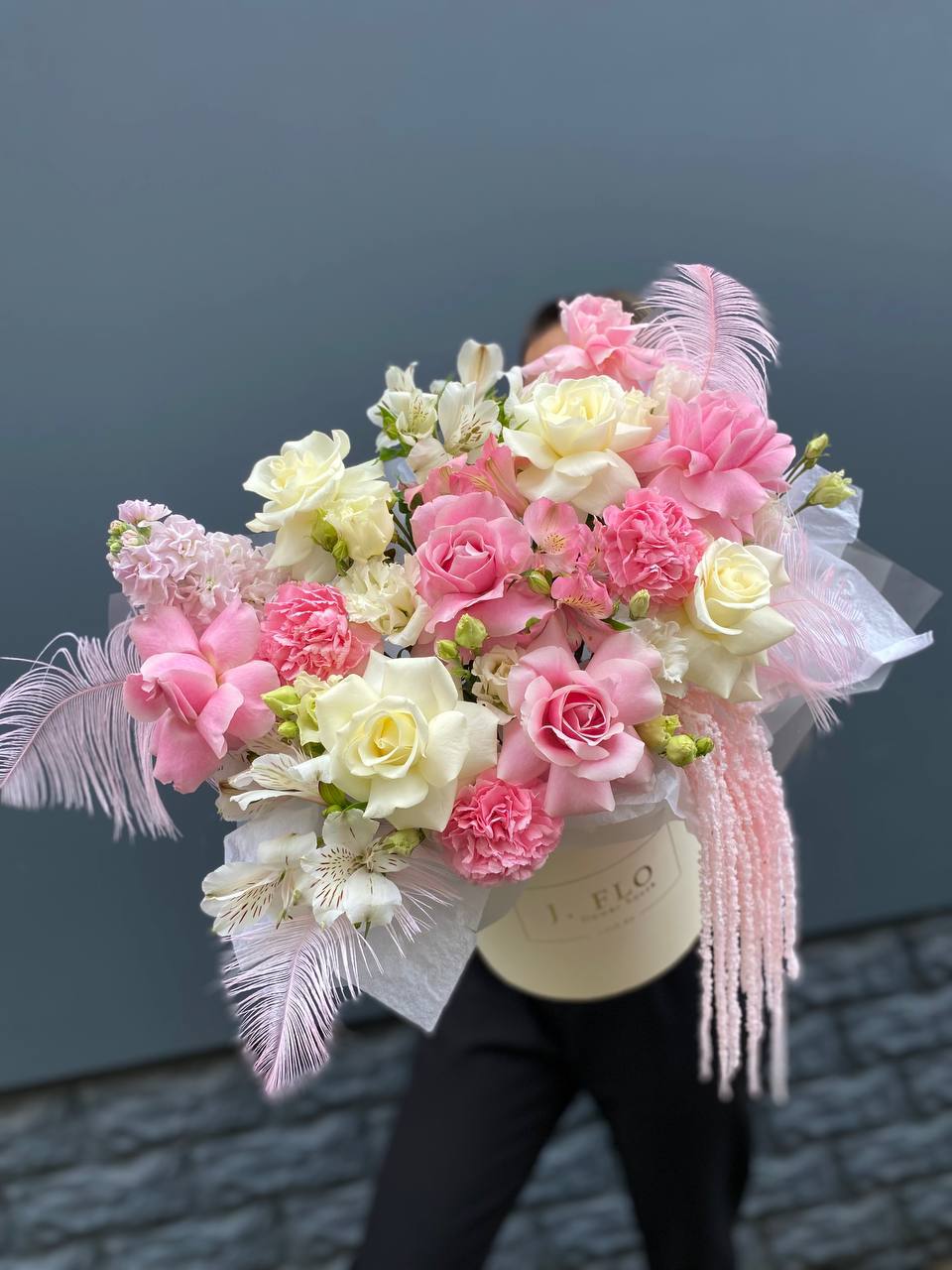 Цветы в коробках