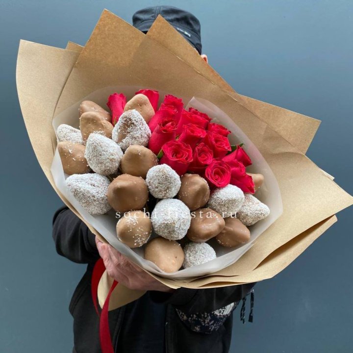 Розы и клубника в шоколаде Мерси в Иркутске