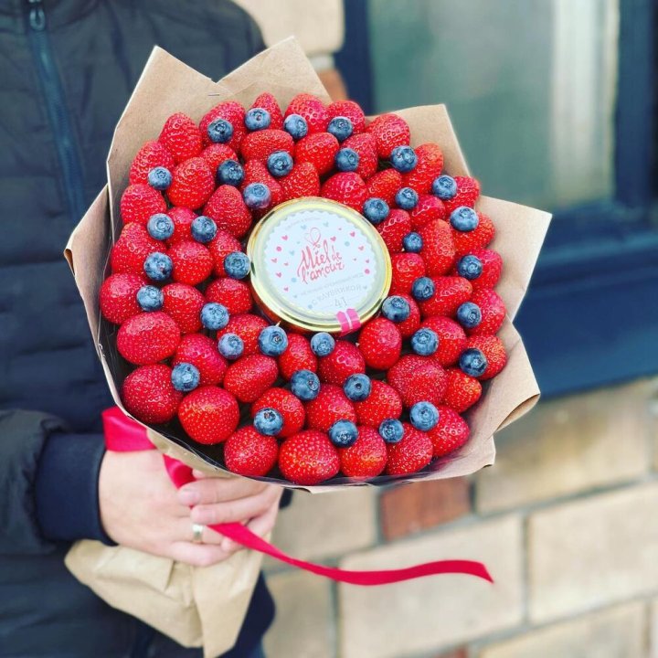 "Клубника и мёд" в Иркутске