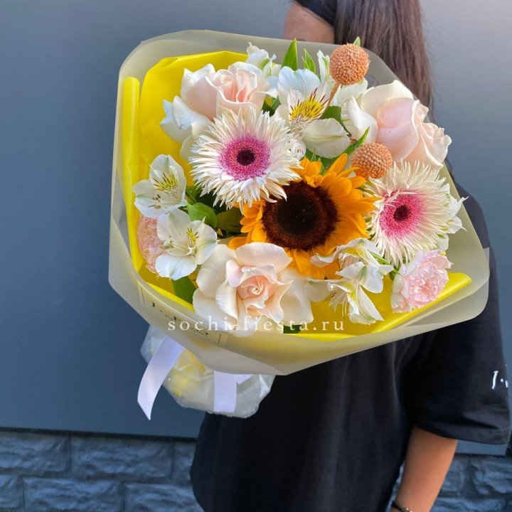 Букет с подсолнухом "Елоу" в Иркутске