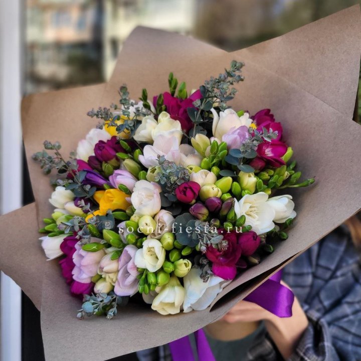 Букет фрезий "Радуга" в Иркутске