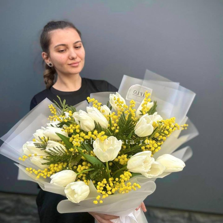 Букет тюльпанов и мимозы в Иркутске