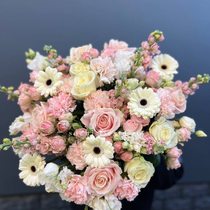 Авторский букет "Нежный" в Иркутске