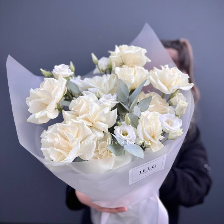 Букет французских роз и эустомы  в Иркутске