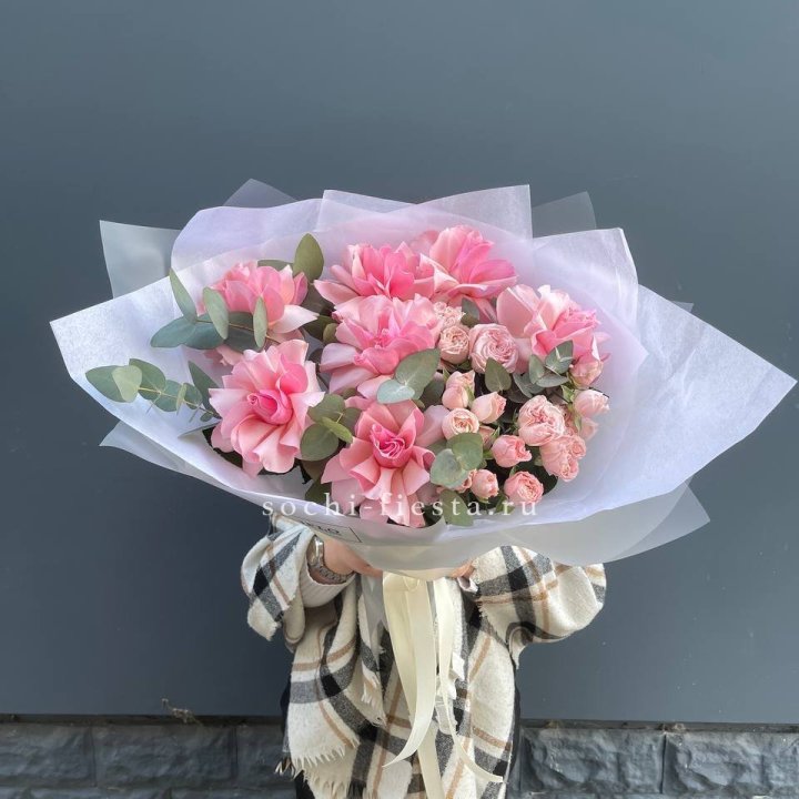 Букет французских и пионовидных роз  в Иркутске