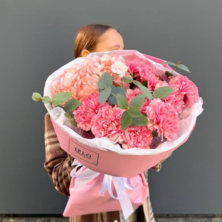 Дуо диантусы и гортензия в Иркутске