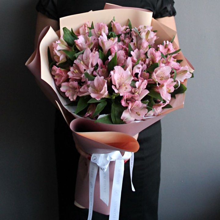 Букет розовых альстромерий в Иркутске
