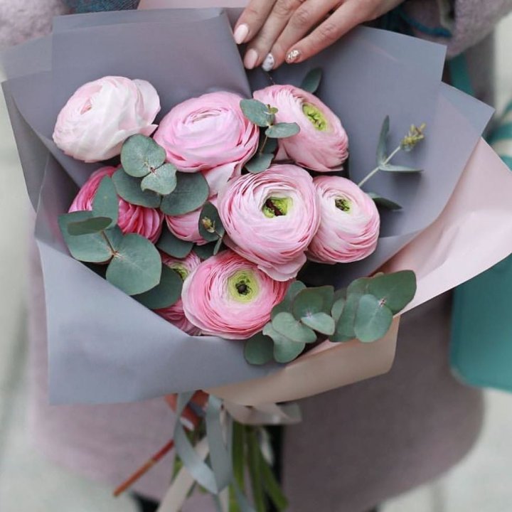 Ранункулюсы с эвкалиптом №1 в Иркутске