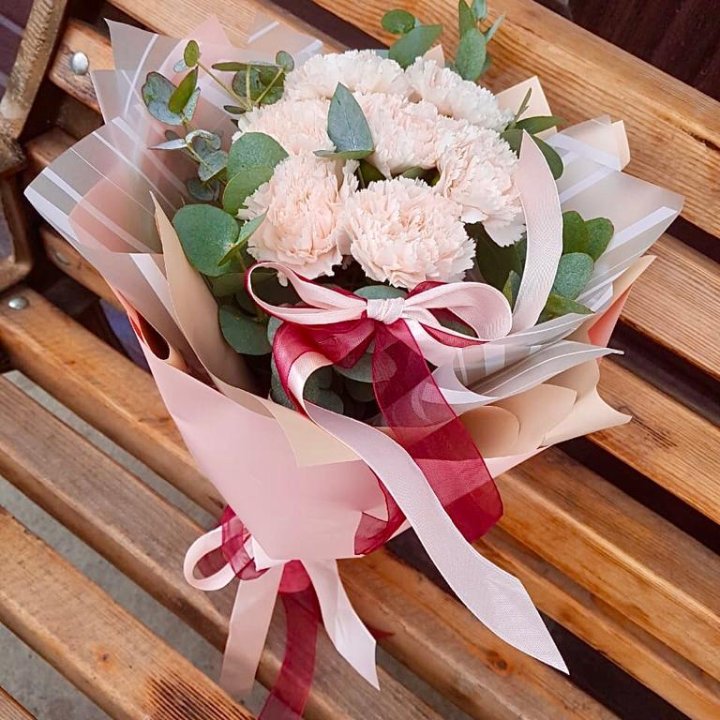 Диантусы с эвкалиптом в Иркутске