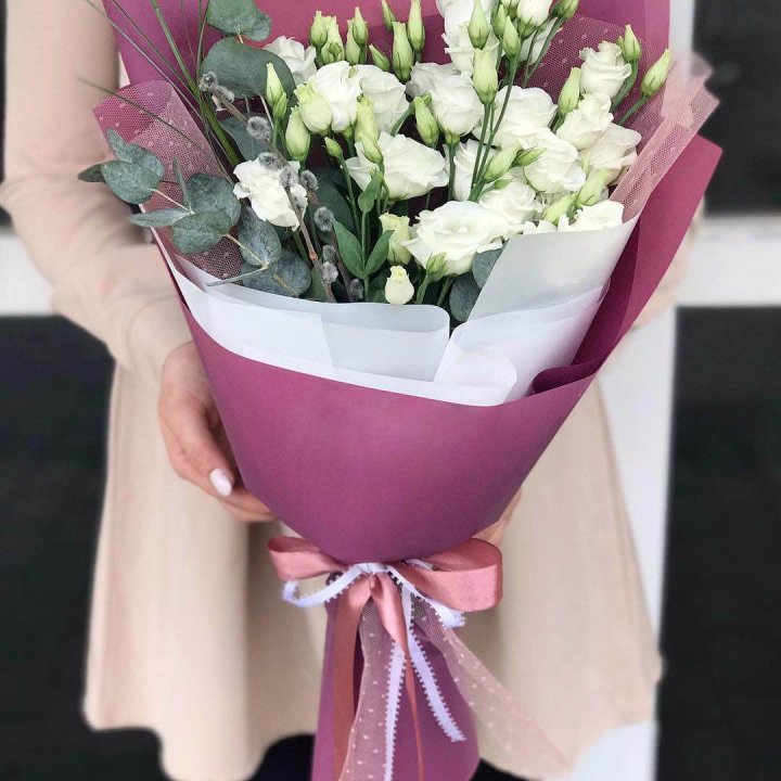 Эустомы с эвкалиптом в Иркутске