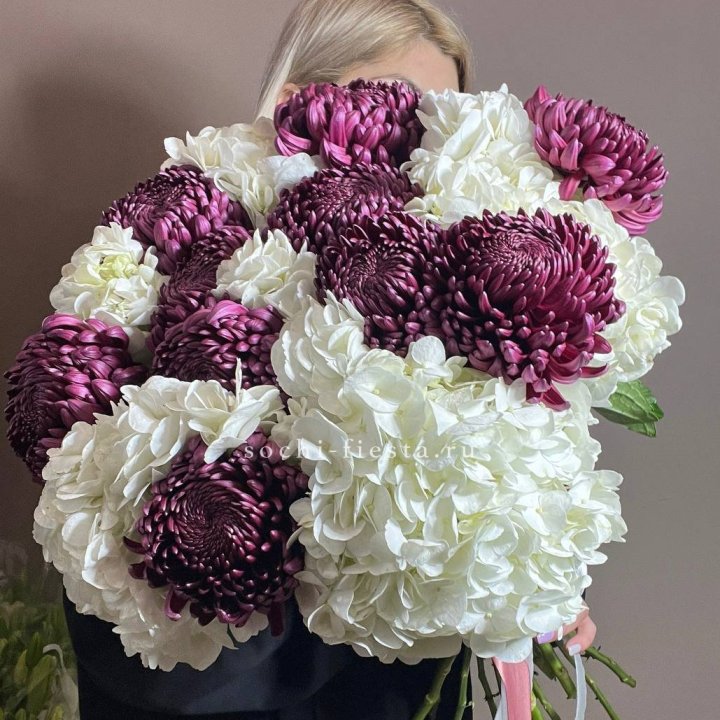 Охапка Бигуди и гортензий в Иркутске