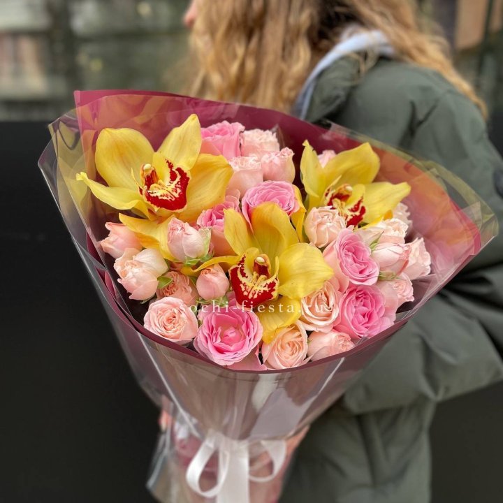  Букет орхидей и роз Есенья в Иркутске