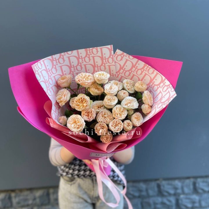 9 пионовидных роз в Иркутске