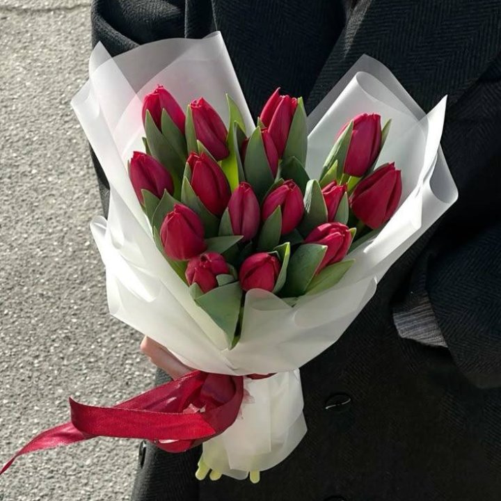 15 красных тюльпанов в Иркутске