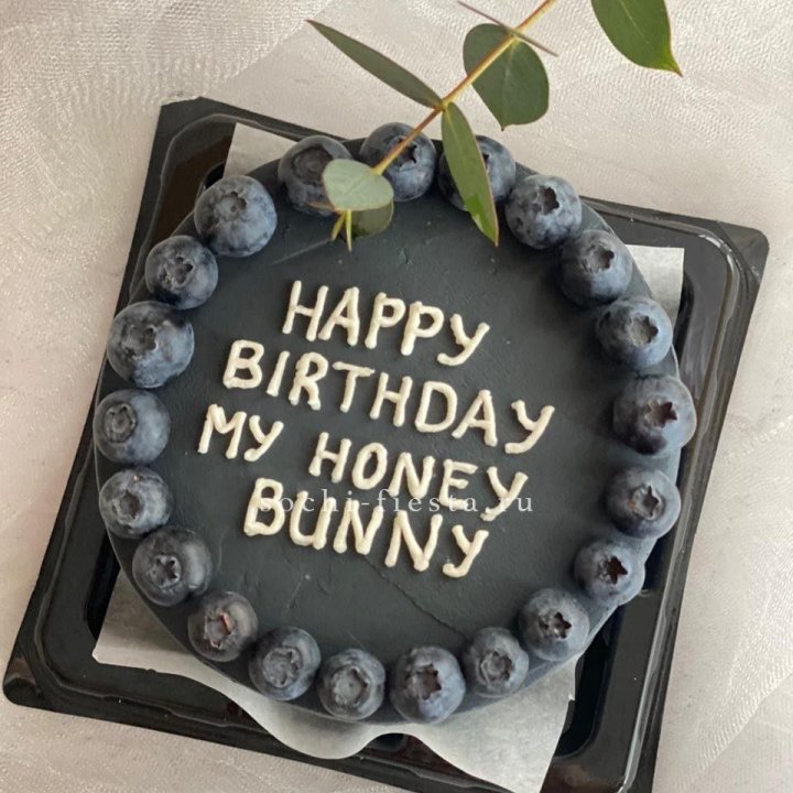 Бенто-торт "С днем рождения" с ягодами в Иркутске