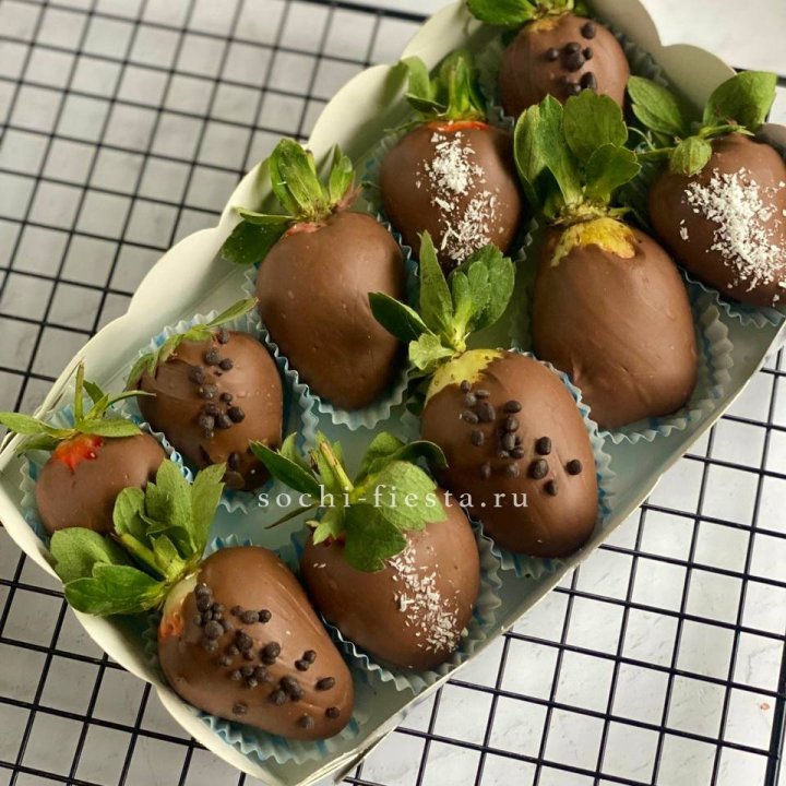 Клубника в шоколаде 10 ягод в Иркутске