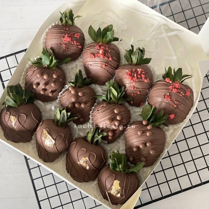 Клубника в шоколаде 12 ягод в Иркутске