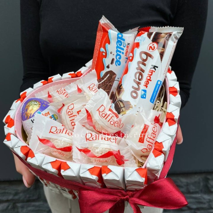 Подарочный набор сердце с Киндерами и Рафаэлло в Иркутске