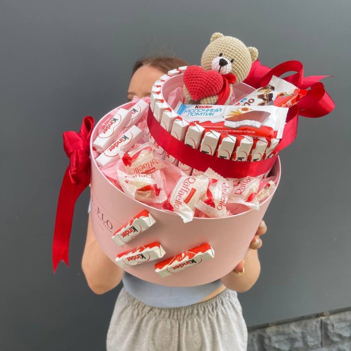 Бокс киндерами и раффаэлло 2 в Иркутске