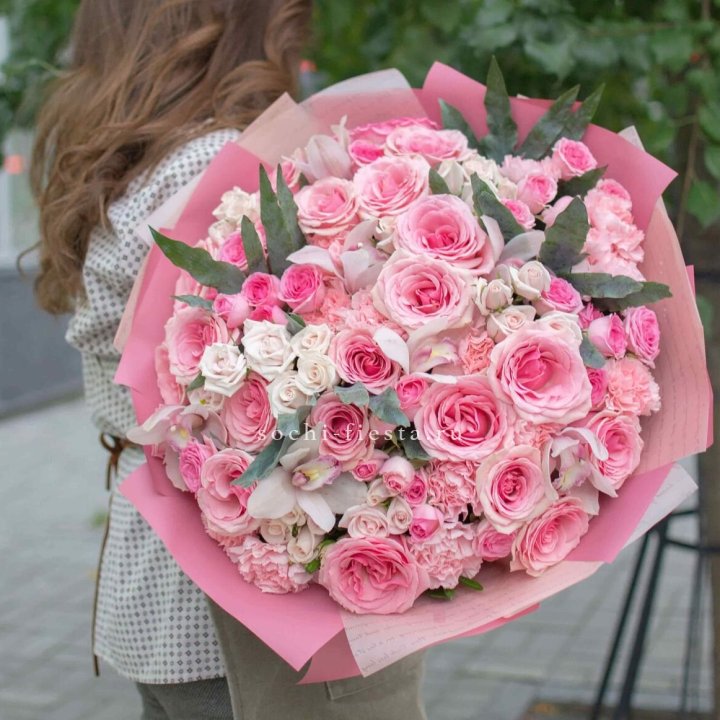 Дизайнерский букет "Барби" в Иркутске