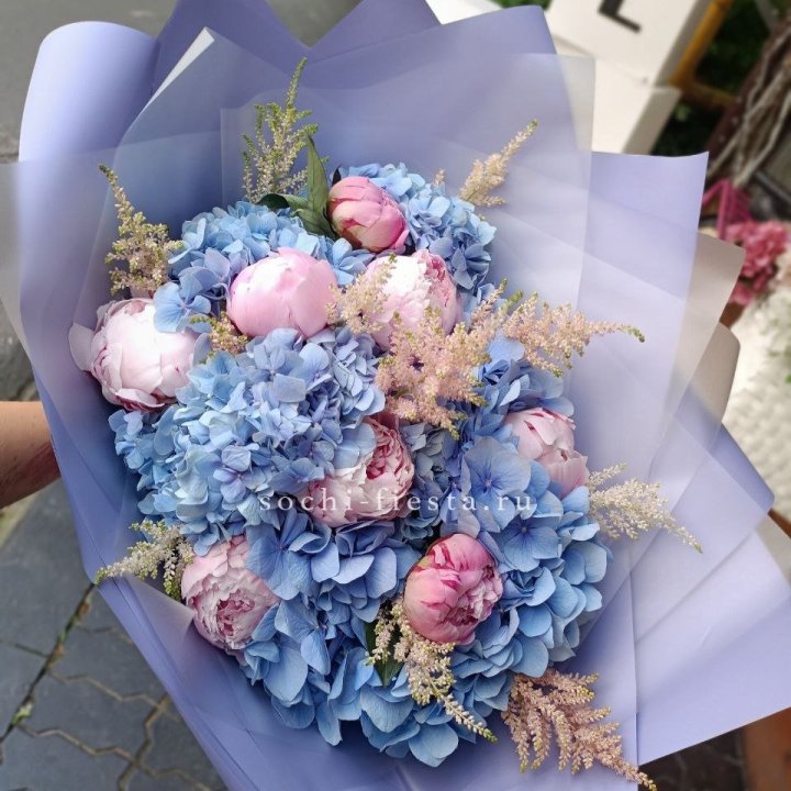Дизайнерский букет с гортензией №3 в Иркутске