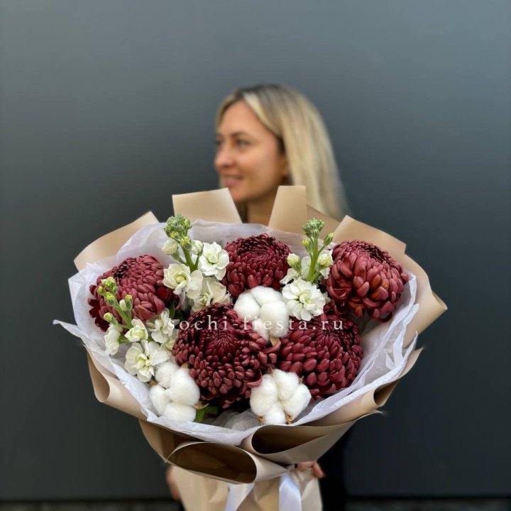 Хризантемы с маттиолой в Иркутске