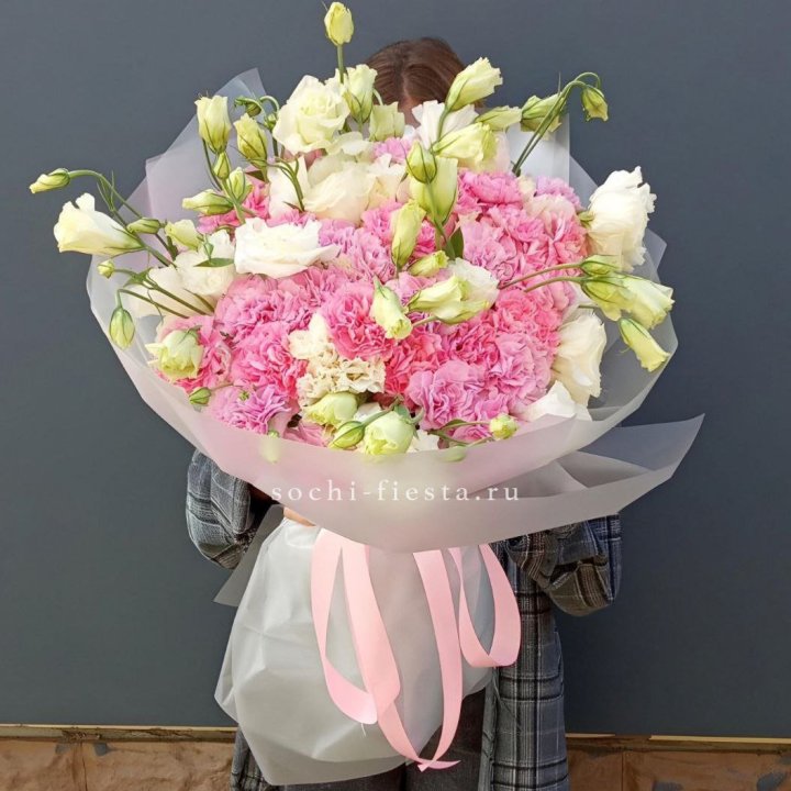 Букет из эустом и диантусов  в Иркутске