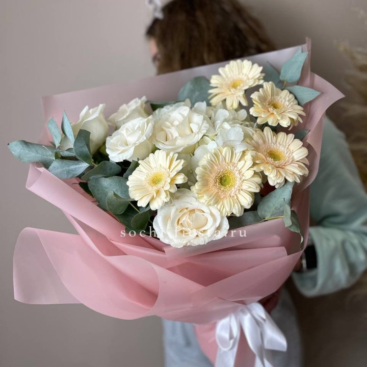 Букет роз, гортензии, гербер  в Иркутске