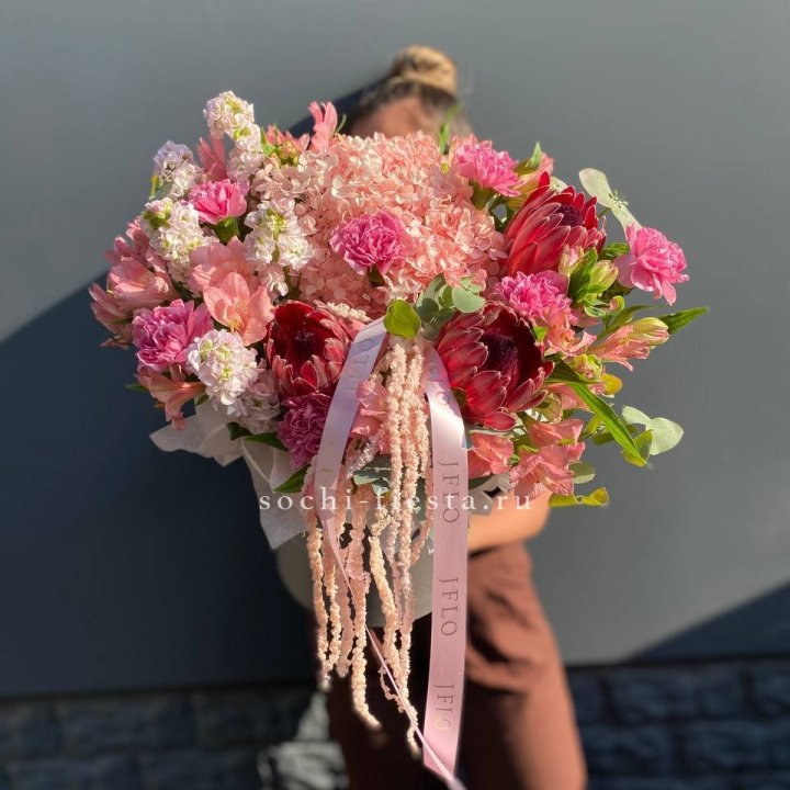 Коробка с цветами "Камикадзе" в Иркутске