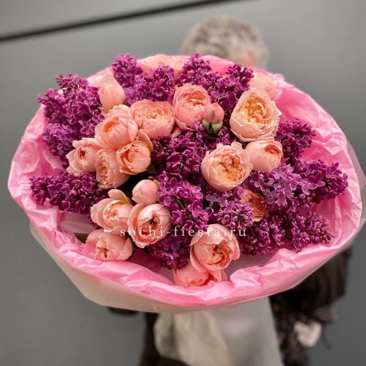  Дуо букет из кустовых роз и сирени в Иркутске