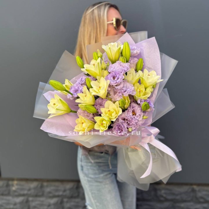  Букет лилий и эустом в Иркутске