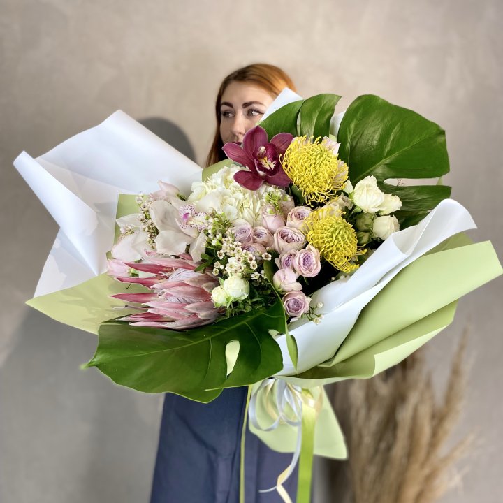 Дизайнерский букет экзотики в Иркутске