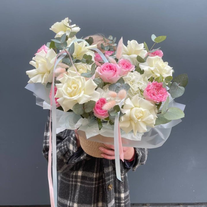 Кашпо с розами в Иркутске