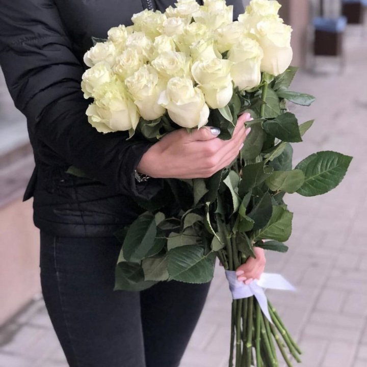 Голландские розы белые в Иркутске