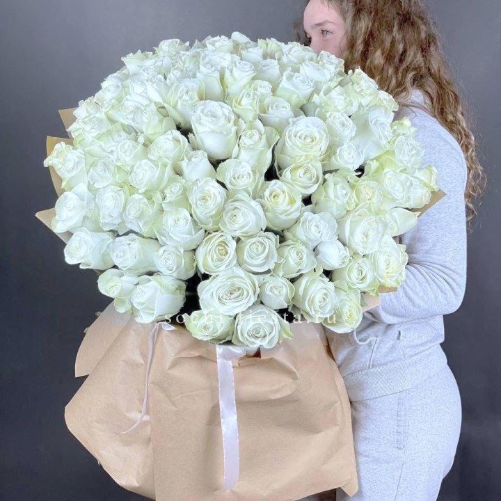 101 белая высокая импортная роза в Иркутске