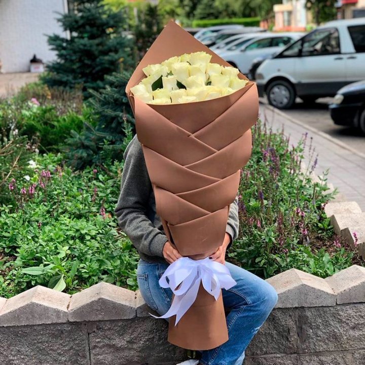 Голландские розы белые "Рыбка" в Иркутске