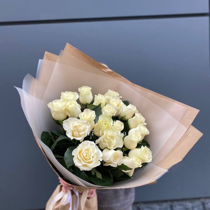  Букет  высоких белых роз   в Иркутске