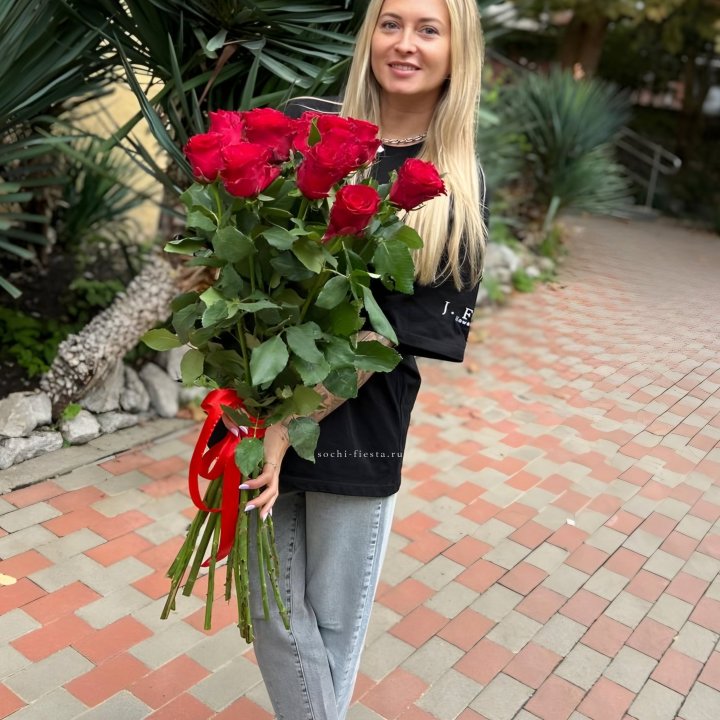 15 высоких красных роз в Иркутске