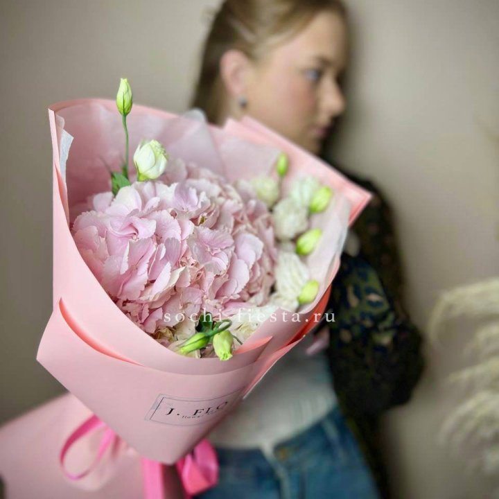 Букет с гортензией №2 в Иркутске