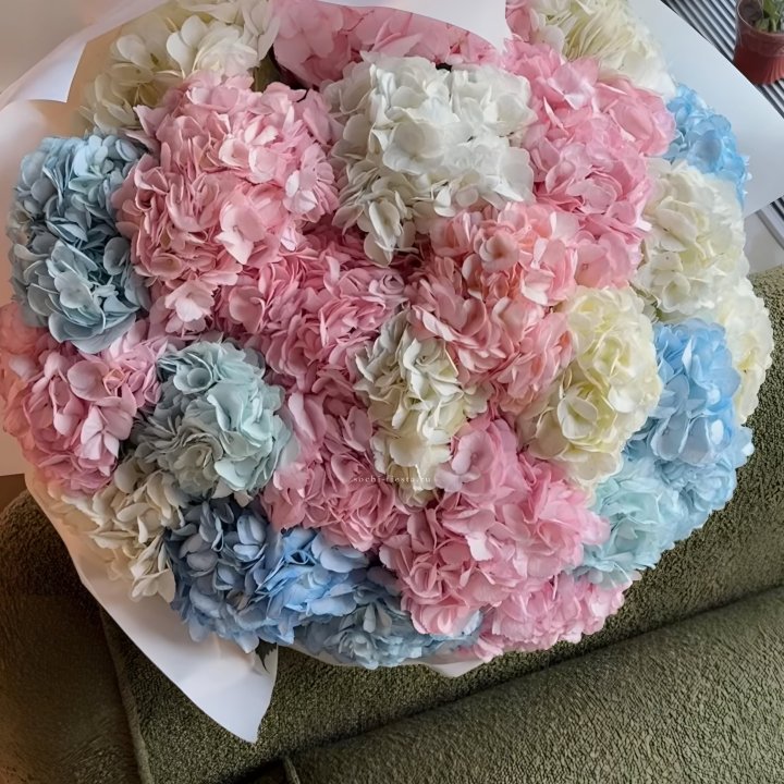 Букет гортензий микс в Иркутске