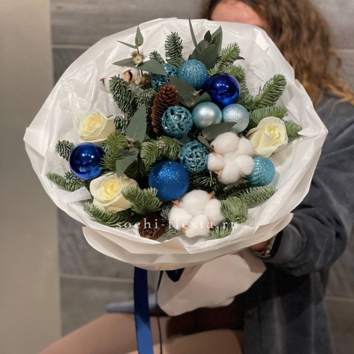 Новогодний букет "Синий иней" в Иркутске