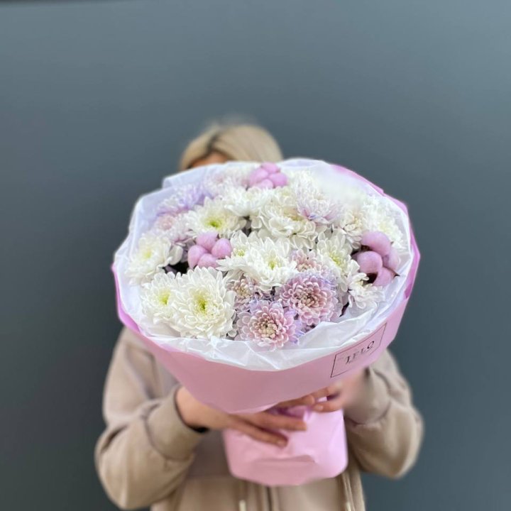 7 нежных хризантем в Иркутске