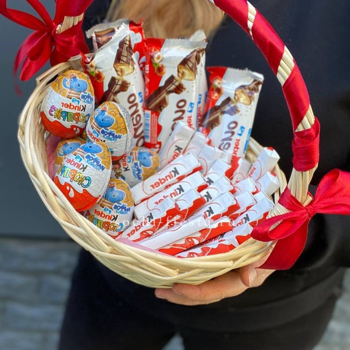 Корзина с киндерами  в Иркутске