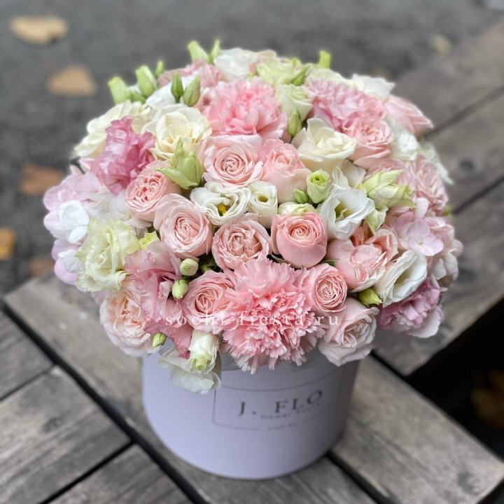 Цветочный бокс "Люксур" в Иркутске