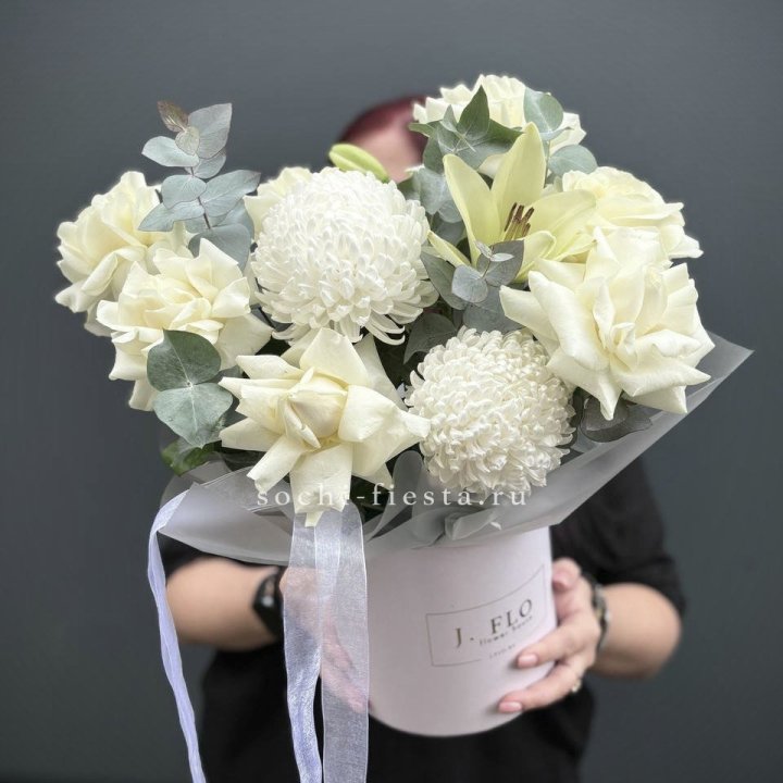 Цветы в шляпной коробке  в Иркутске