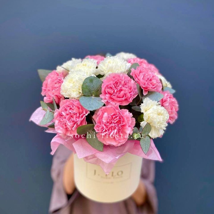 Диантусы в цилиндре в Иркутске