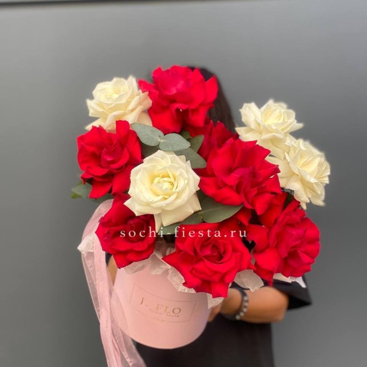 13 Французских роз в боксе в Иркутске