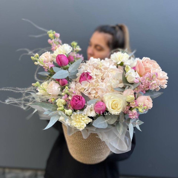 Цветочная композиция в джутовом боксе  в Иркутске