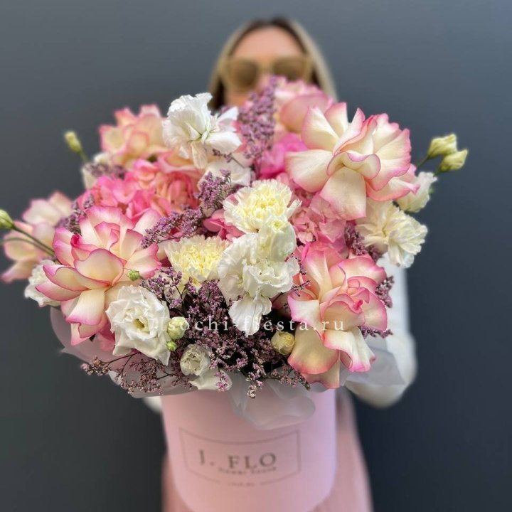 Цветочная композиция "Глория" в боксе в Иркутске