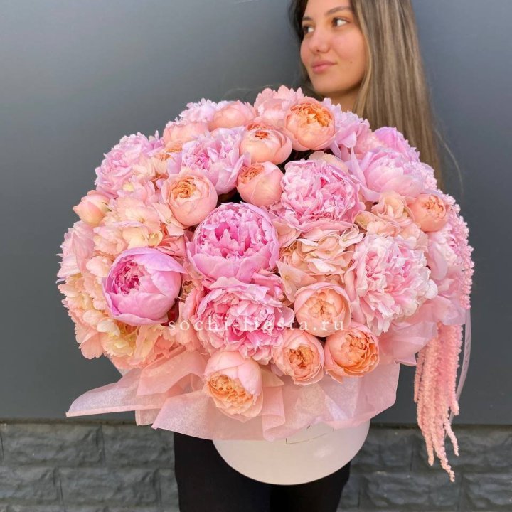 Коробка с пионами "Дабл фловер" в Иркутске